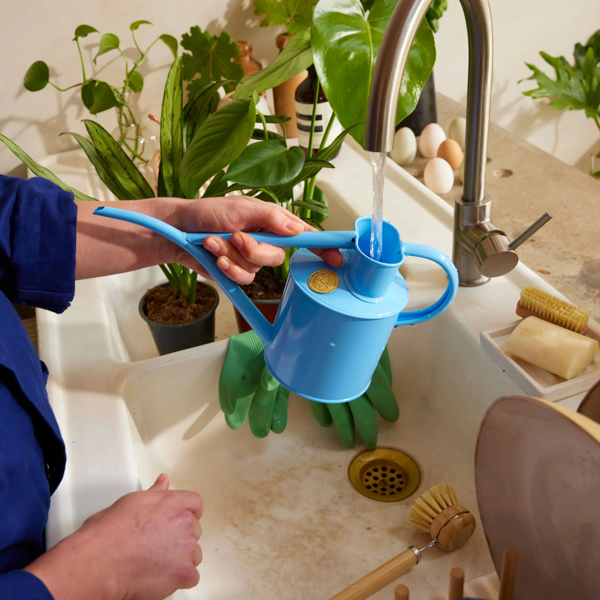 The Fazeley Flow - Houseplant Set - Summer Sky Blue & Brass - Two Pint - Image 3